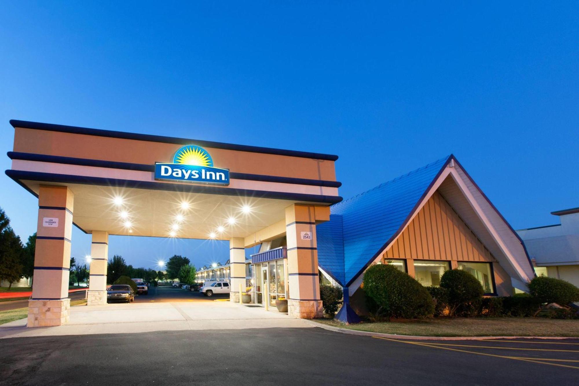 Days Inn By Wyndham Norman Exteriér fotografie